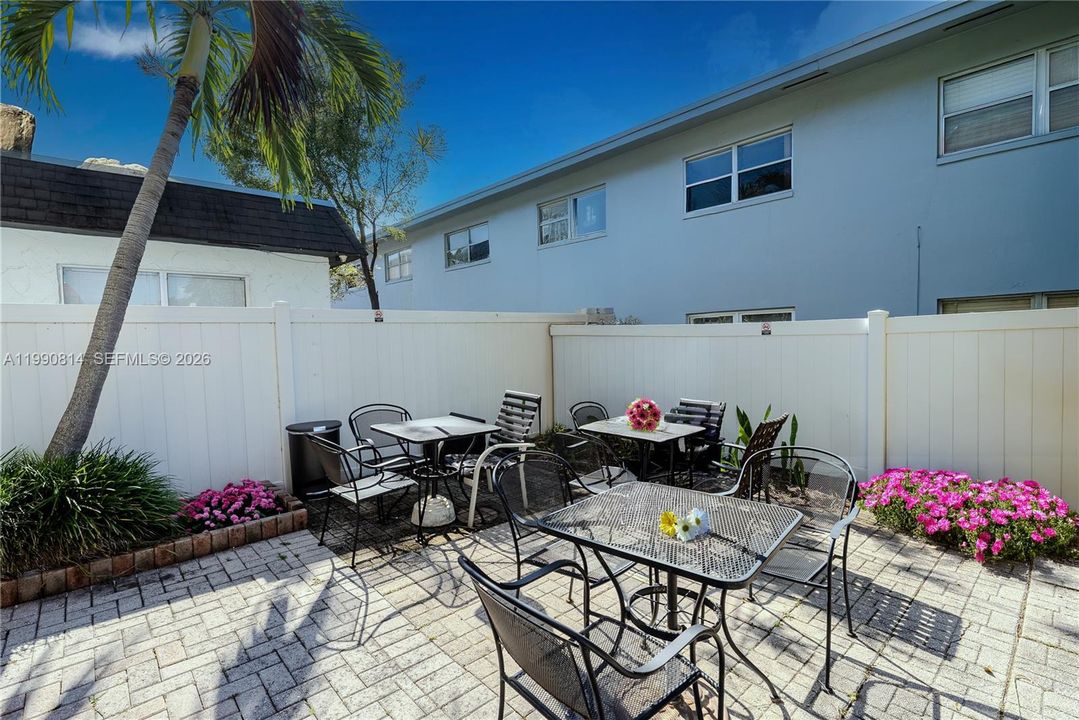 En Venta: $237,000 (2 camas, 2 baños, 940 Pies cuadrados)