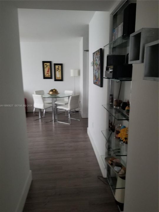 На продажу: $310,000 (2 спален, 1 ванн, 840 Квадратных фут)