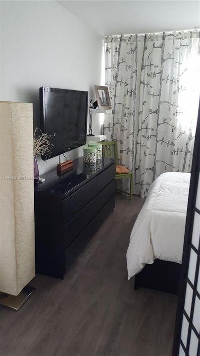 На продажу: $310,000 (2 спален, 1 ванн, 840 Квадратных фут)