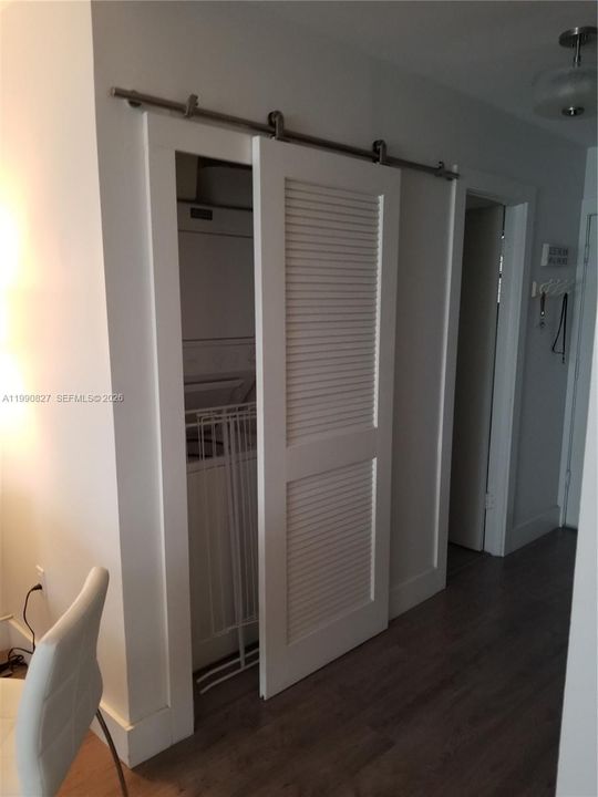 На продажу: $310,000 (2 спален, 1 ванн, 840 Квадратных фут)
