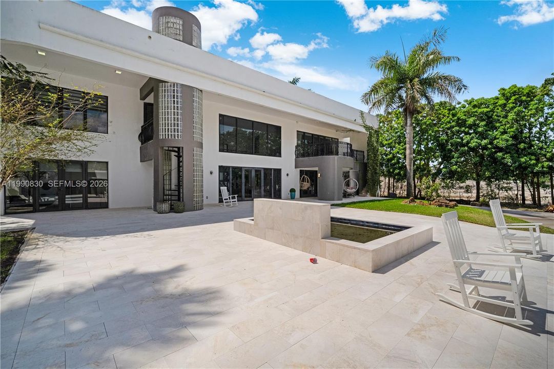 For Sale: $5,855,000 (6 beds, 5 baths, 6128 Square Feet)