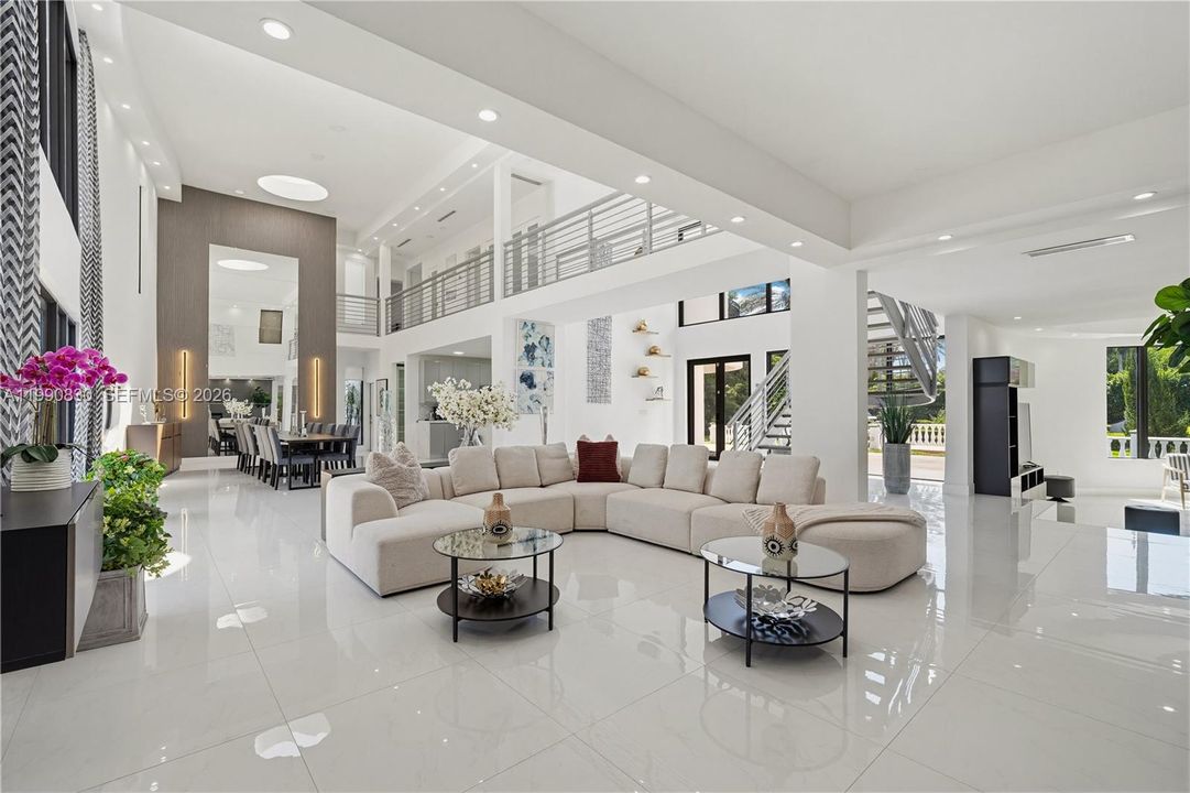 For Sale: $5,855,000 (6 beds, 5 baths, 6128 Square Feet)