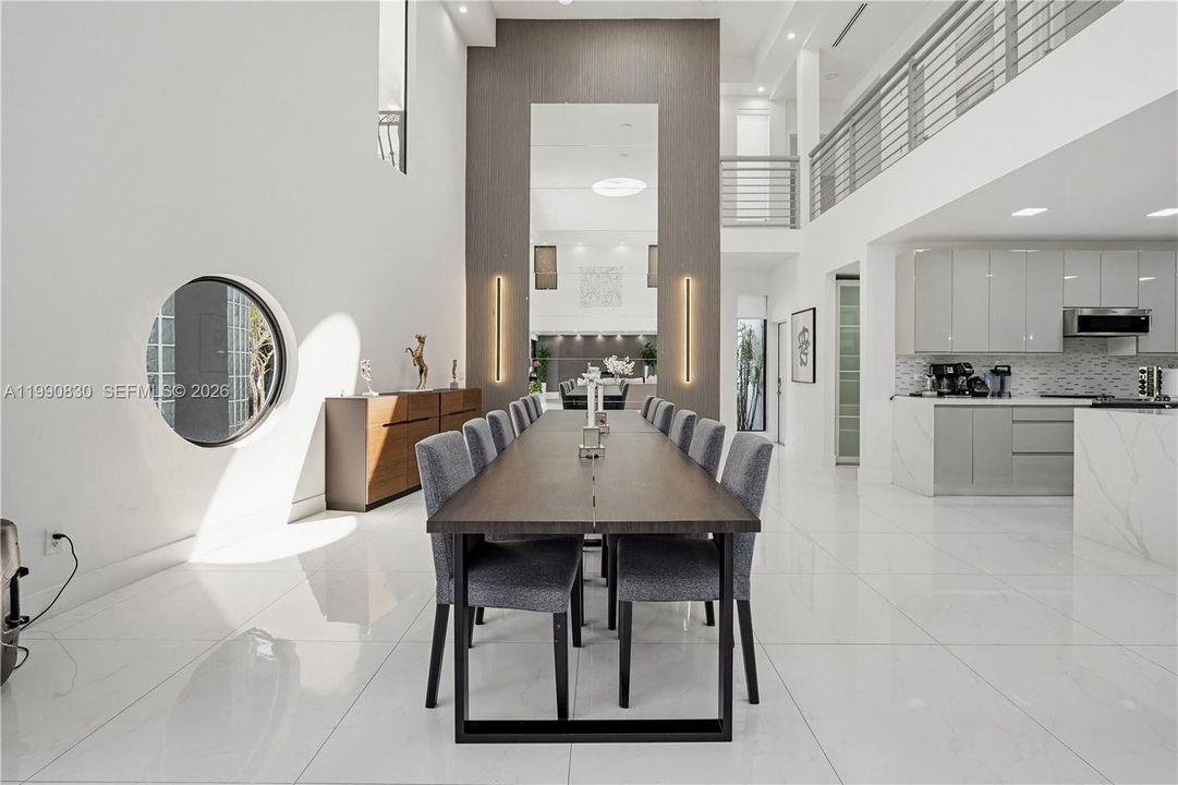 For Sale: $5,855,000 (6 beds, 5 baths, 6128 Square Feet)