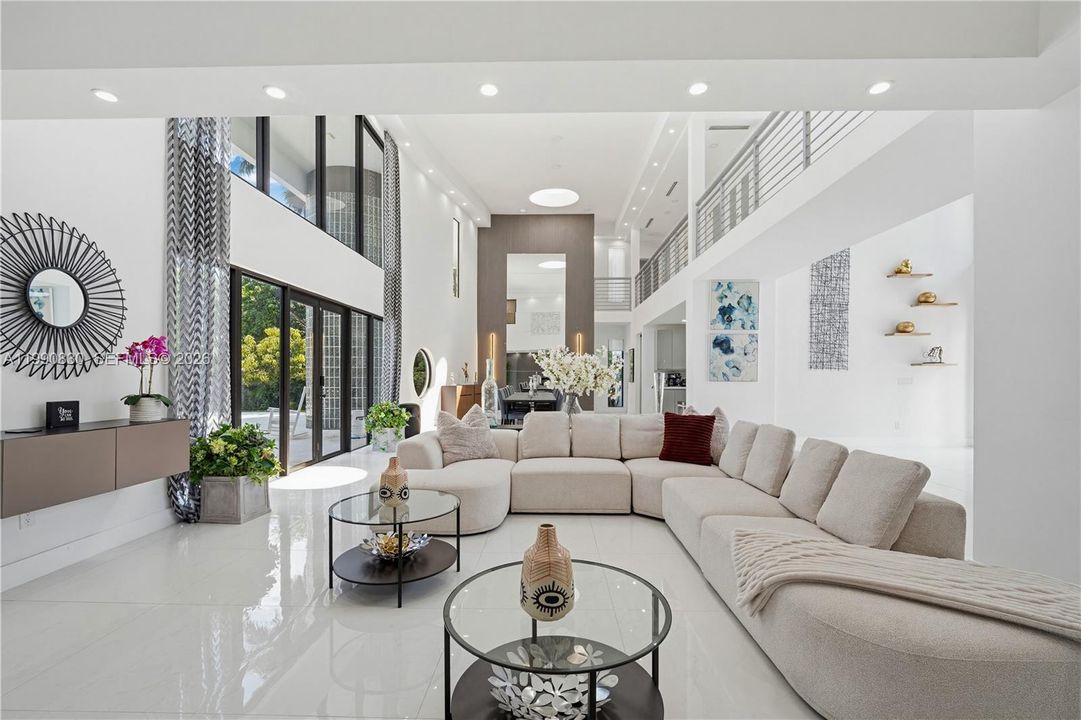 For Sale: $5,855,000 (6 beds, 5 baths, 6128 Square Feet)