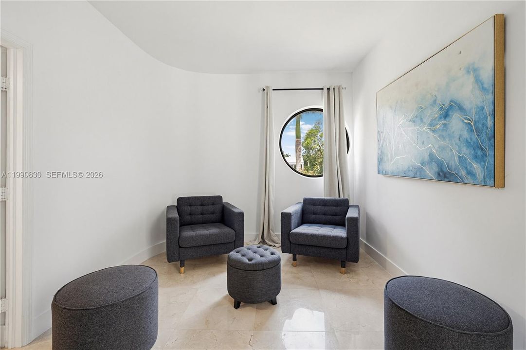 For Sale: $5,855,000 (6 beds, 5 baths, 6128 Square Feet)