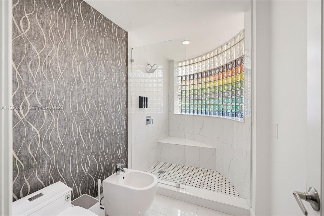 For Sale: $5,855,000 (6 beds, 5 baths, 6128 Square Feet)