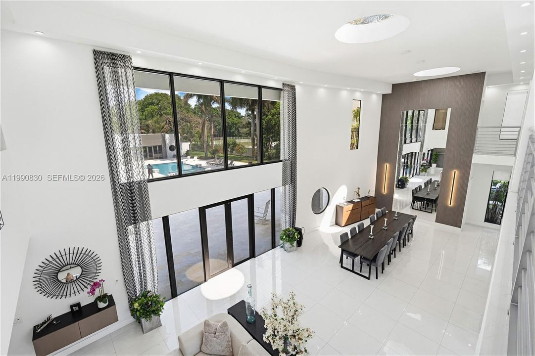 For Sale: $5,855,000 (6 beds, 5 baths, 6128 Square Feet)