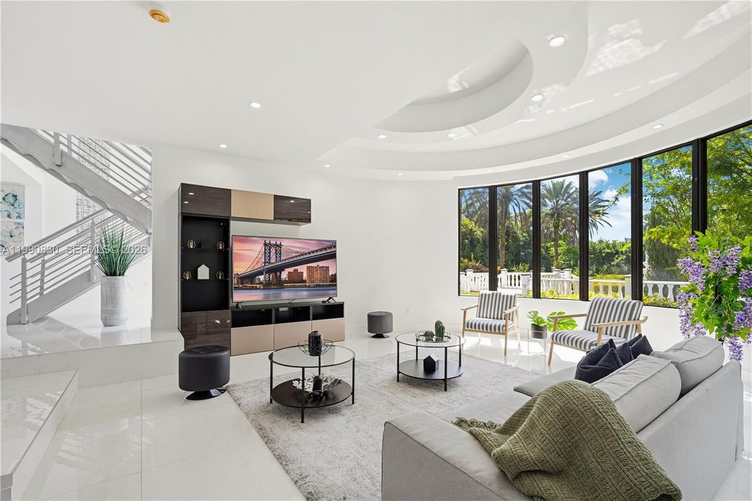 For Sale: $5,855,000 (6 beds, 5 baths, 6128 Square Feet)