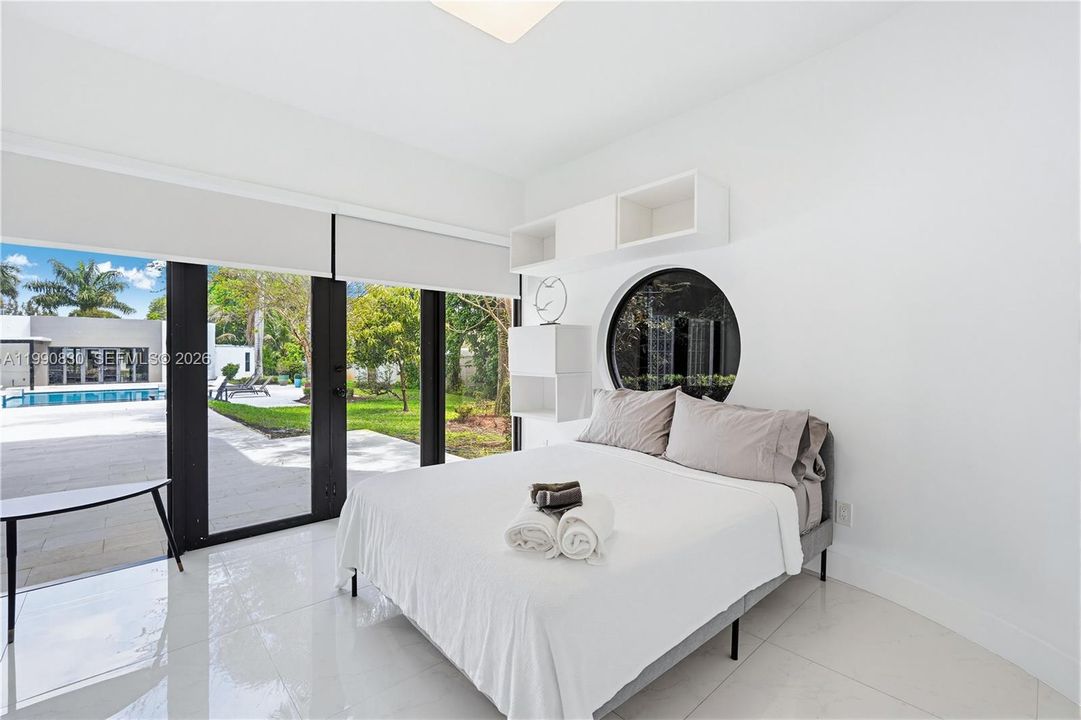 For Sale: $5,855,000 (6 beds, 5 baths, 6128 Square Feet)