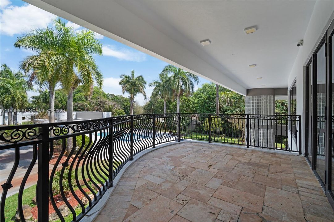 For Sale: $5,855,000 (6 beds, 5 baths, 6128 Square Feet)