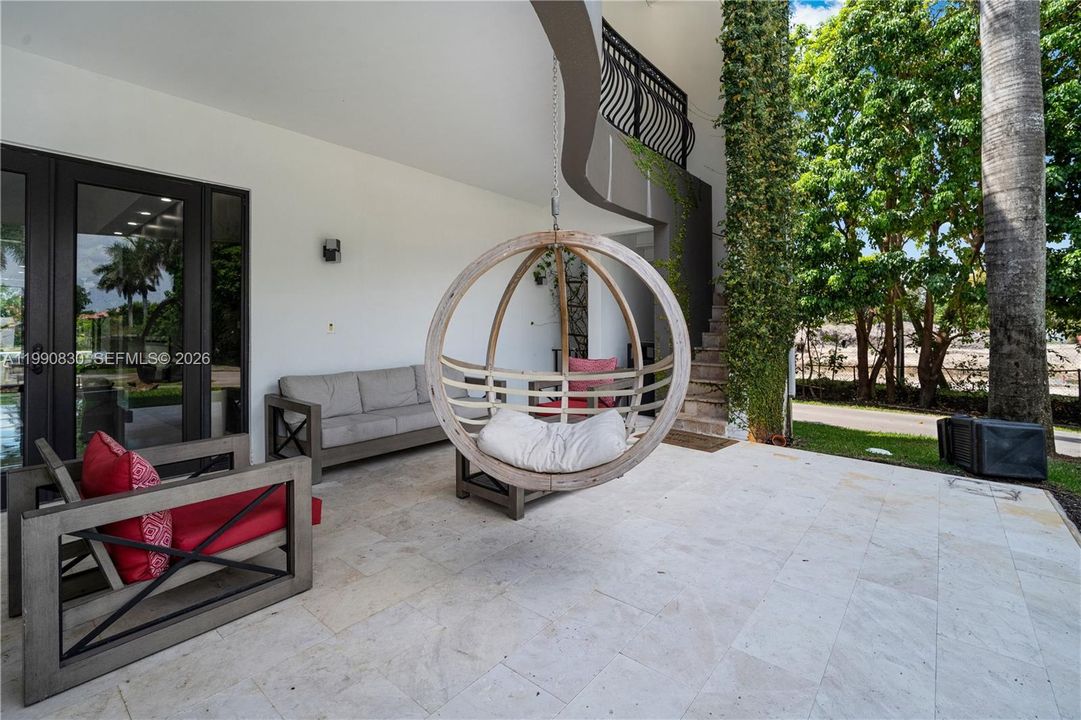 For Sale: $5,855,000 (6 beds, 5 baths, 6128 Square Feet)