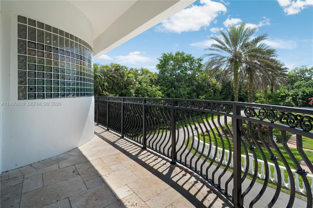 For Sale: $5,855,000 (6 beds, 5 baths, 6128 Square Feet)