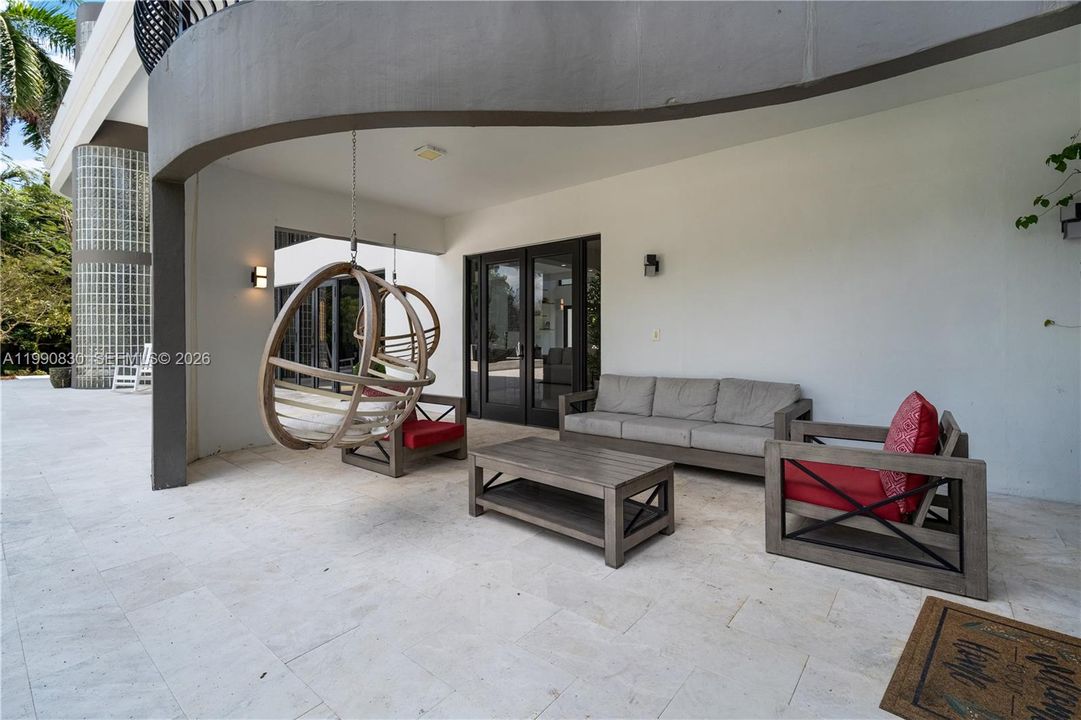 For Sale: $5,855,000 (6 beds, 5 baths, 6128 Square Feet)