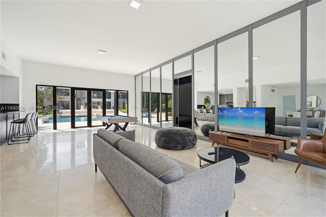 For Sale: $5,855,000 (6 beds, 5 baths, 6128 Square Feet)