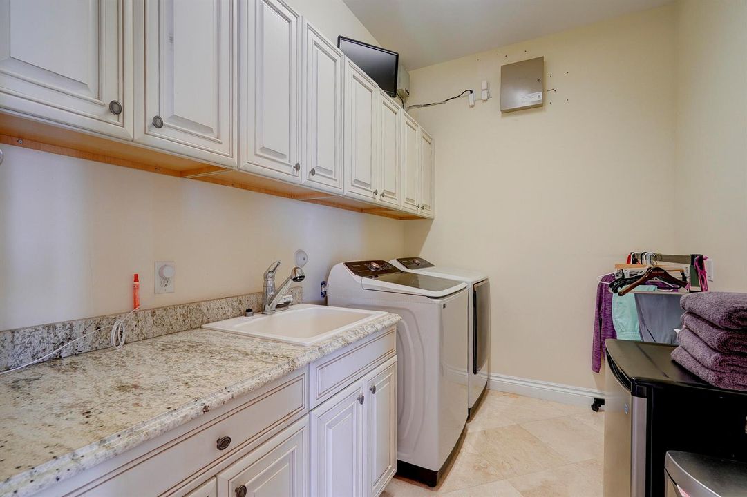 2775LakeDr-56