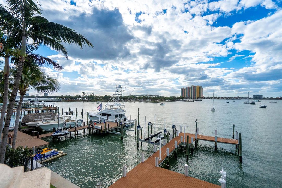 2775LakeDr-76