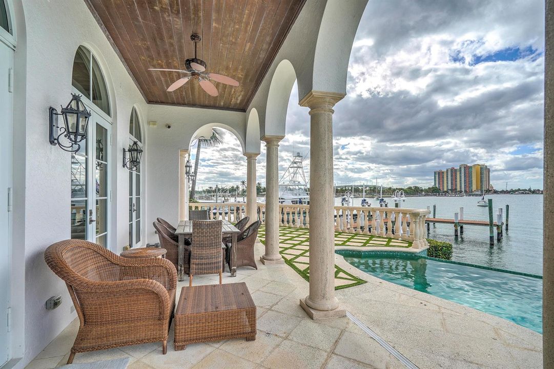 2775LakeDr-11