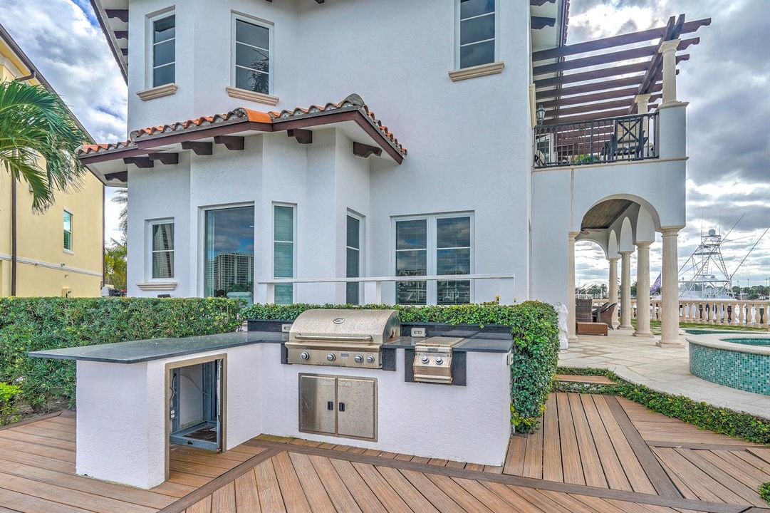 2775LakeDr-10