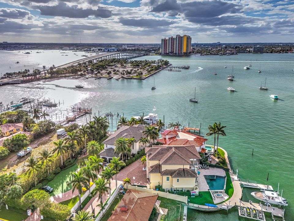 2775LakeDr-87