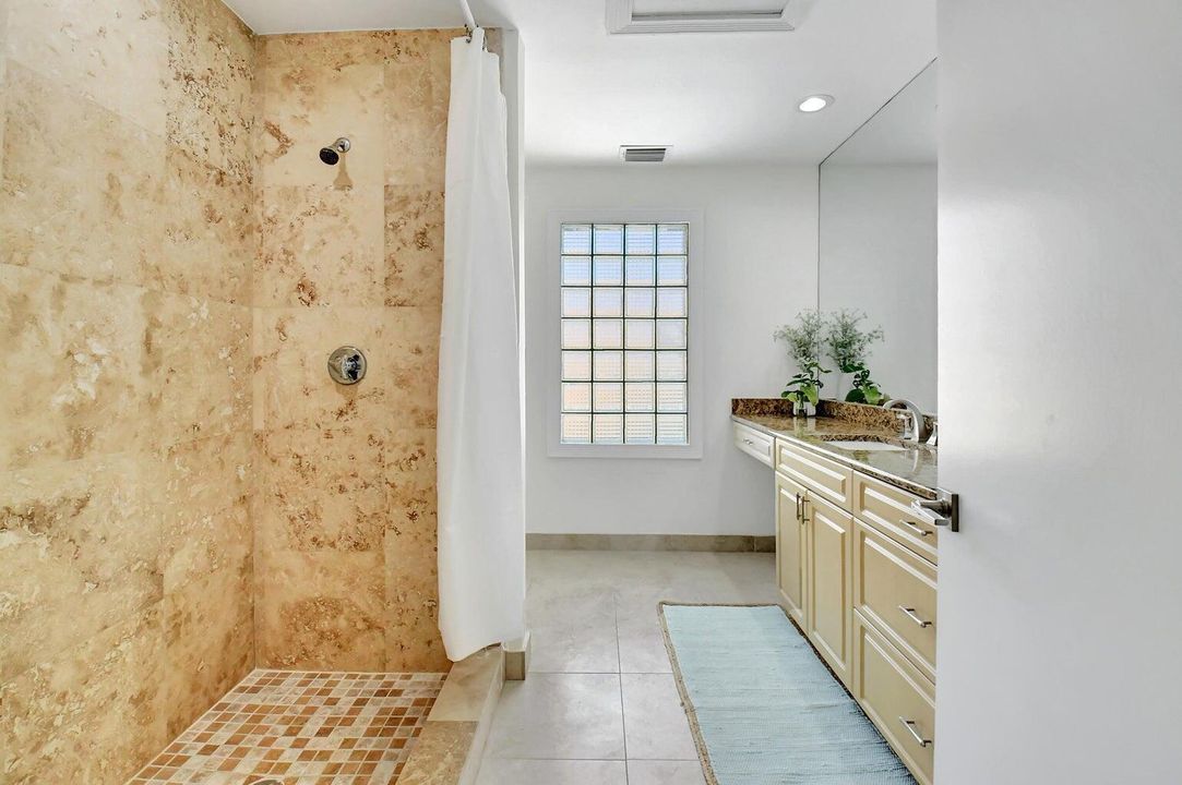 2nd floor Guest Bathroom