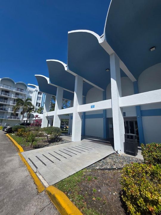 For Sale: $169,000 (2 beds, 2 baths, 1175 Square Feet)
