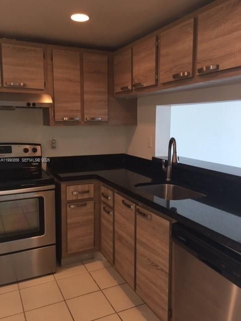 For Sale: $169,000 (2 beds, 2 baths, 1175 Square Feet)