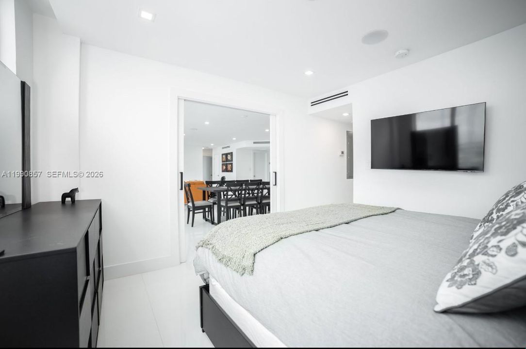 For Sale: $2,100,000 (3 beds, 3 baths, 2120 Square Feet)
