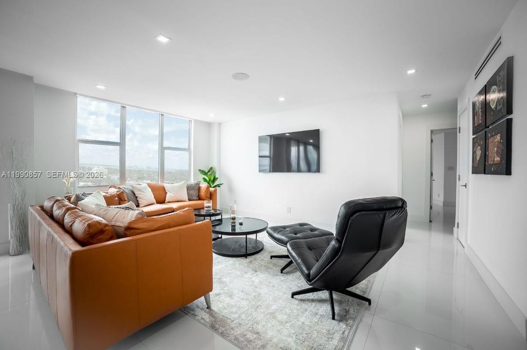 For Sale: $2,100,000 (3 beds, 3 baths, 2120 Square Feet)