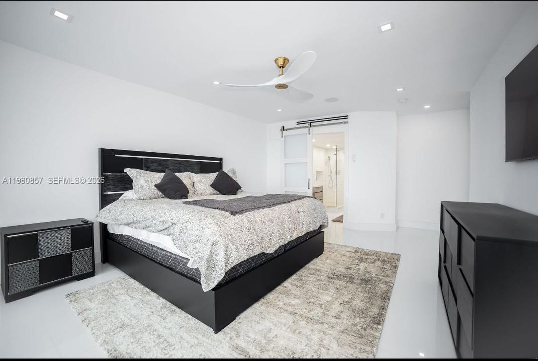 For Sale: $2,100,000 (3 beds, 3 baths, 2120 Square Feet)