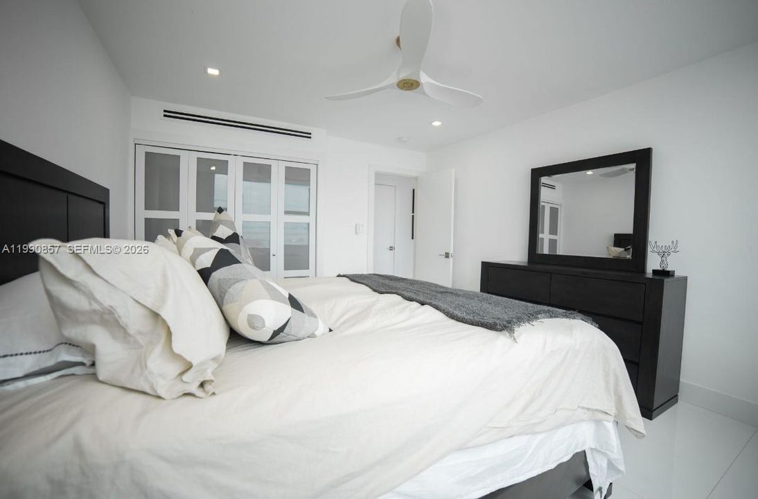 For Sale: $2,100,000 (3 beds, 3 baths, 2120 Square Feet)