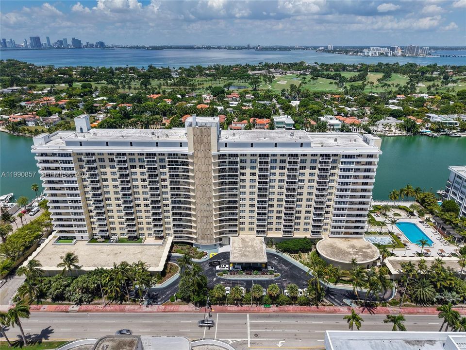 For Sale: $2,100,000 (3 beds, 3 baths, 2120 Square Feet)