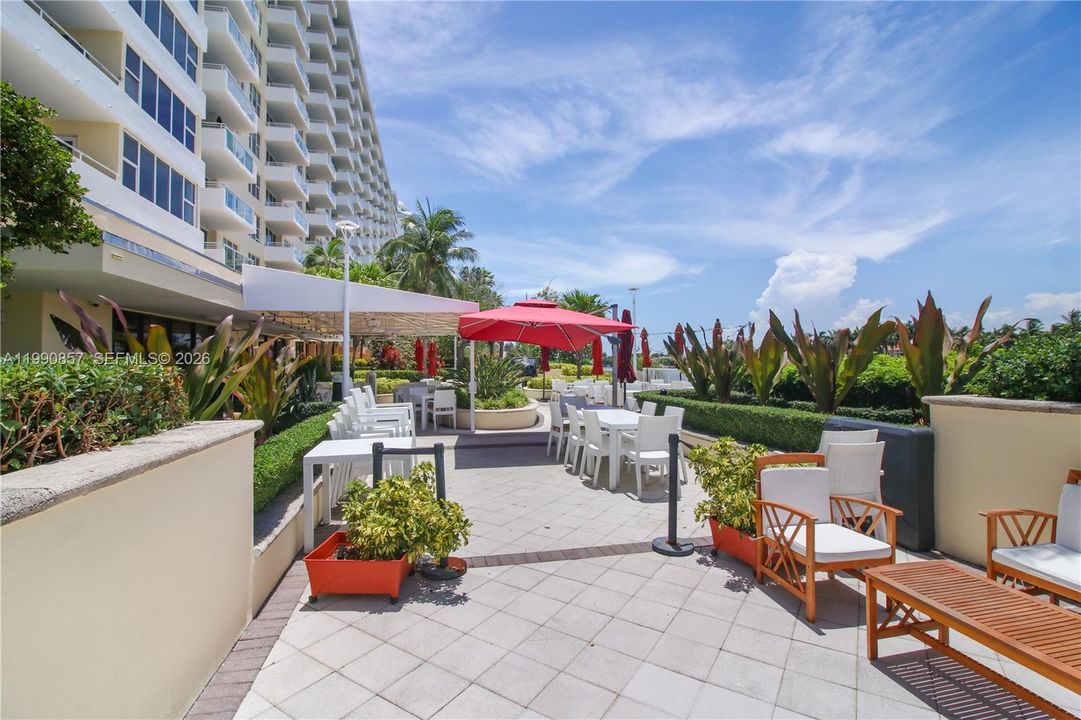For Sale: $2,100,000 (3 beds, 3 baths, 2120 Square Feet)