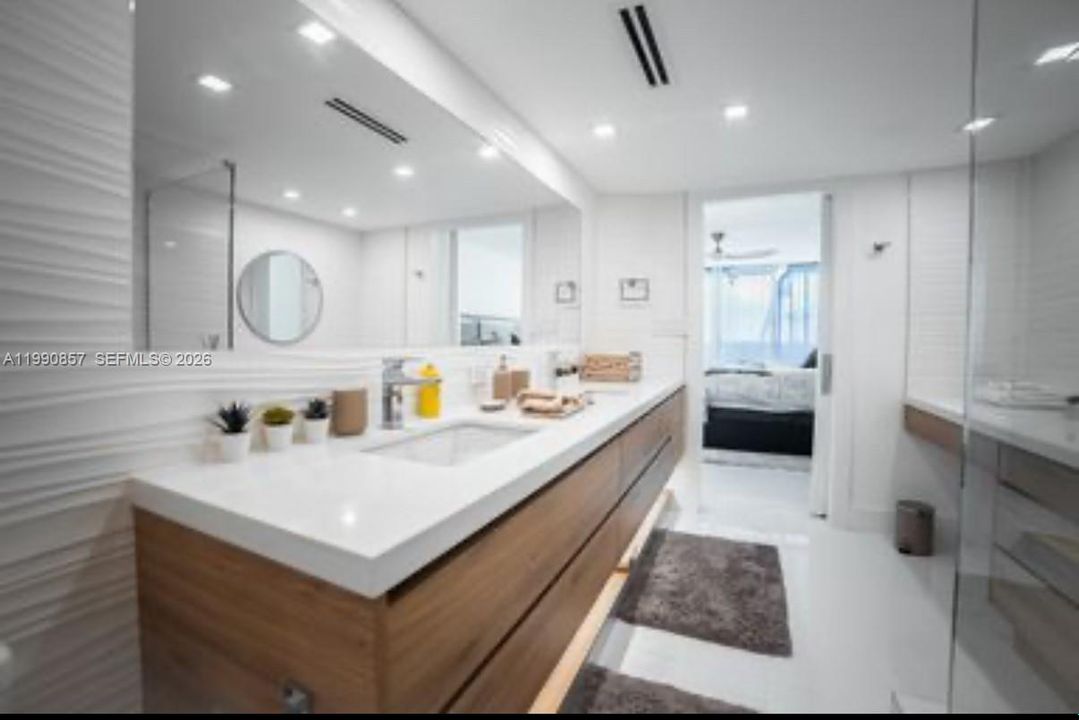 For Sale: $2,100,000 (3 beds, 3 baths, 2120 Square Feet)