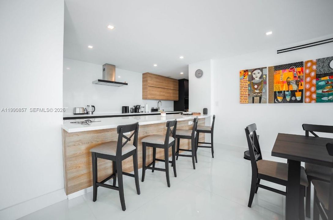 For Sale: $2,100,000 (3 beds, 3 baths, 2120 Square Feet)