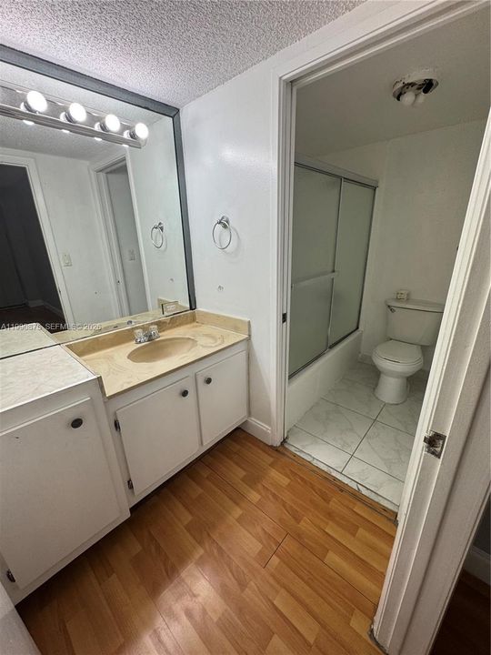For Sale: $290,000 (2 beds, 2 baths, 1031 Square Feet)
