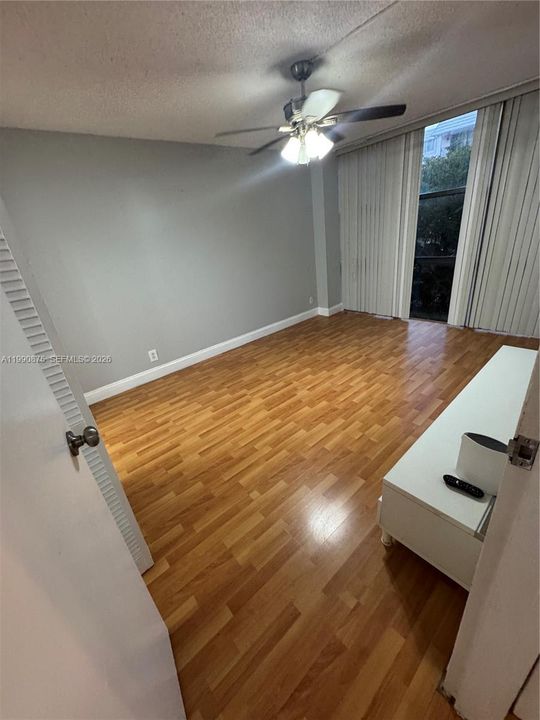 For Sale: $290,000 (2 beds, 2 baths, 1031 Square Feet)