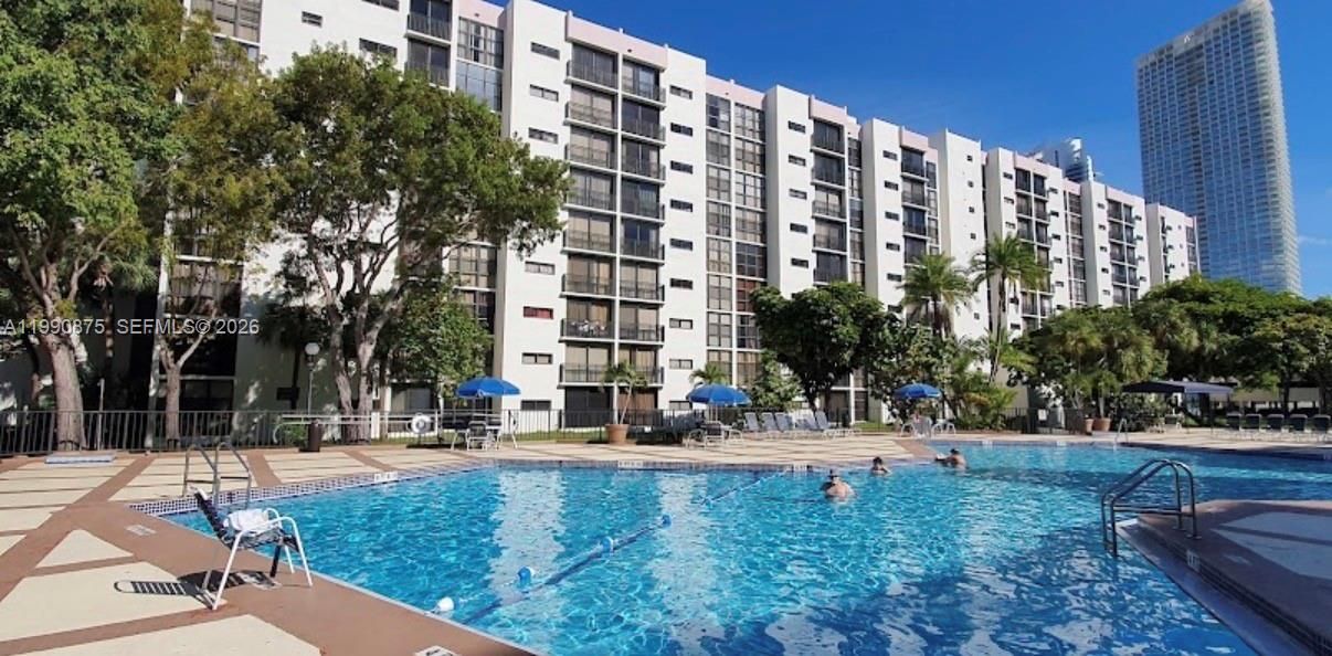 For Sale: $290,000 (2 beds, 2 baths, 1031 Square Feet)