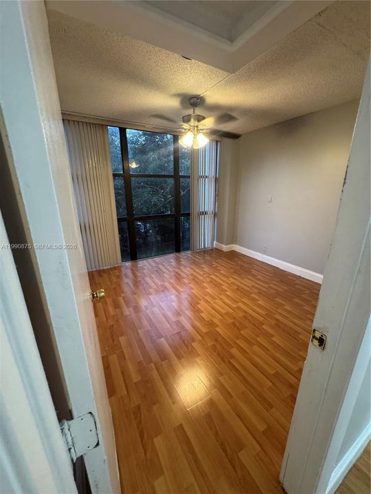 For Sale: $290,000 (2 beds, 2 baths, 1031 Square Feet)