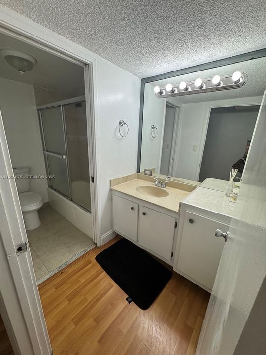 For Sale: $290,000 (2 beds, 2 baths, 1031 Square Feet)