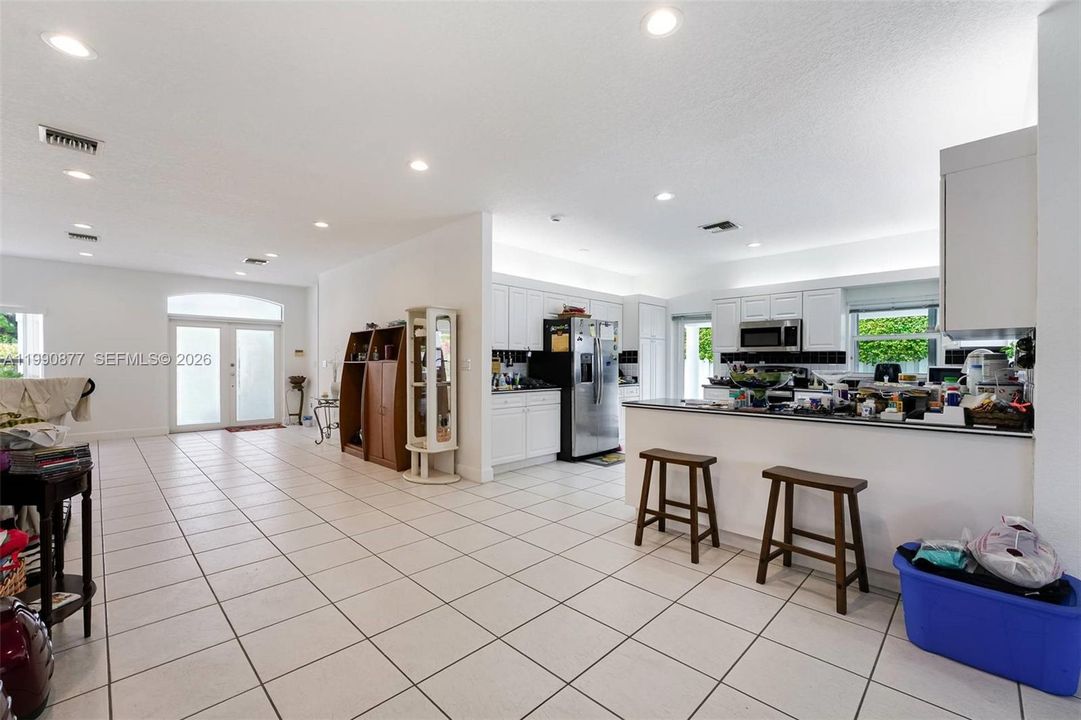 For Sale: $1,500,000 (5 beds, 2 baths, 3062 Square Feet)
