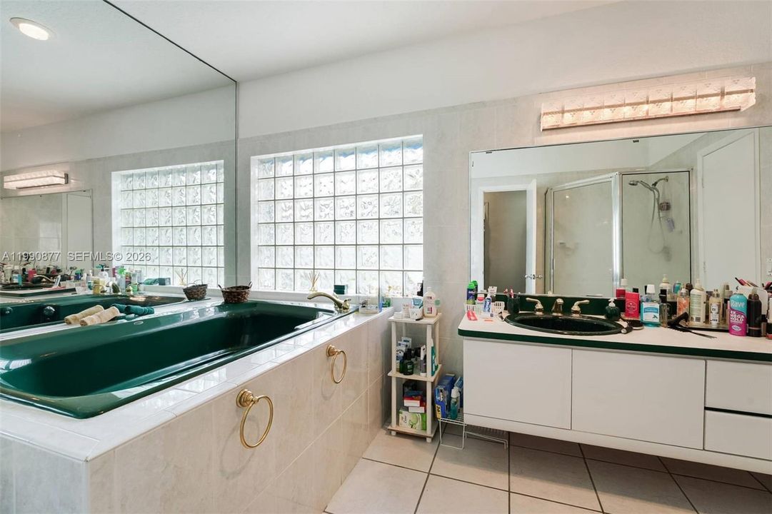 For Sale: $1,500,000 (5 beds, 2 baths, 3062 Square Feet)