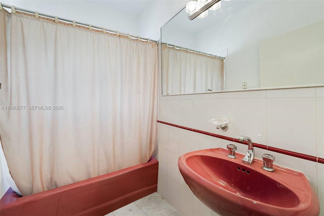 For Sale: $1,500,000 (5 beds, 2 baths, 3062 Square Feet)