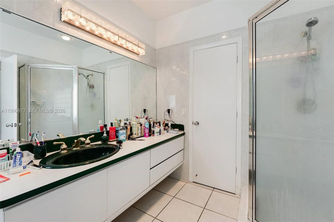 For Sale: $1,500,000 (5 beds, 2 baths, 3062 Square Feet)