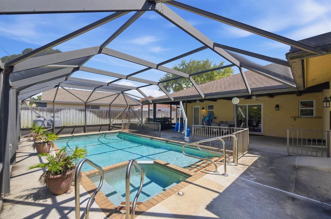 Pool/ Spa