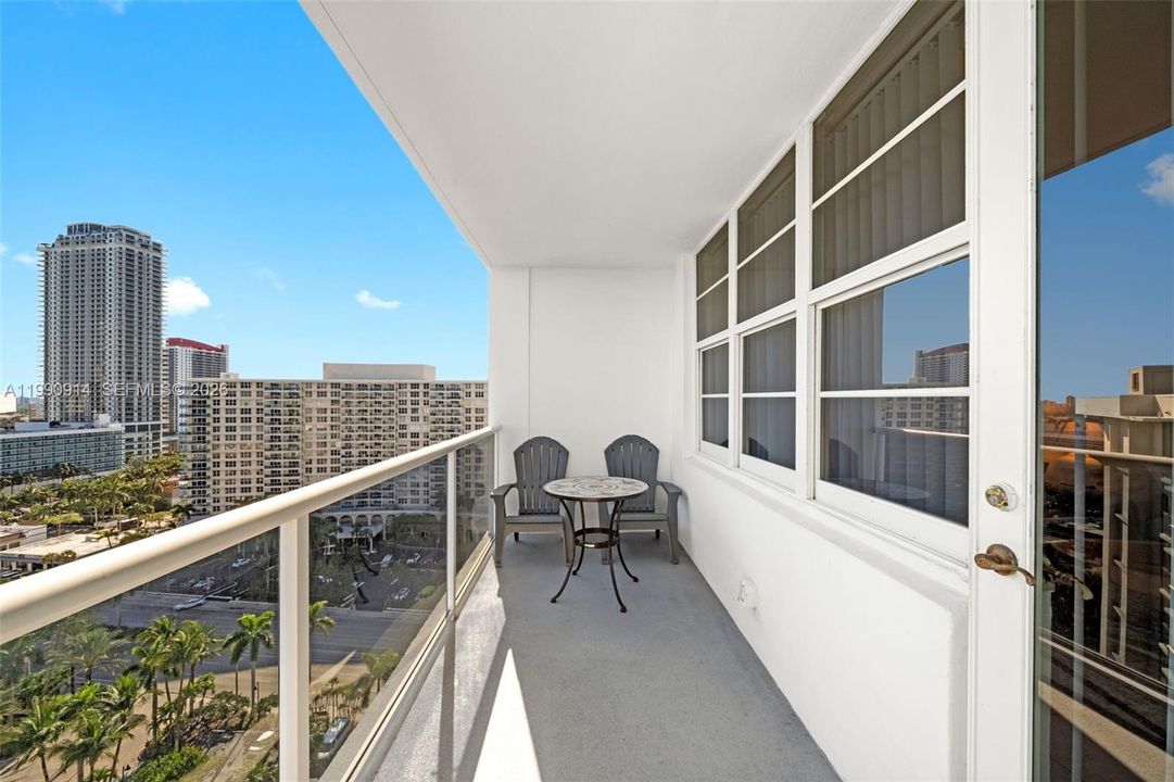En Venta: $600,000 (2 camas, 2 baños, 1210 Pies cuadrados)