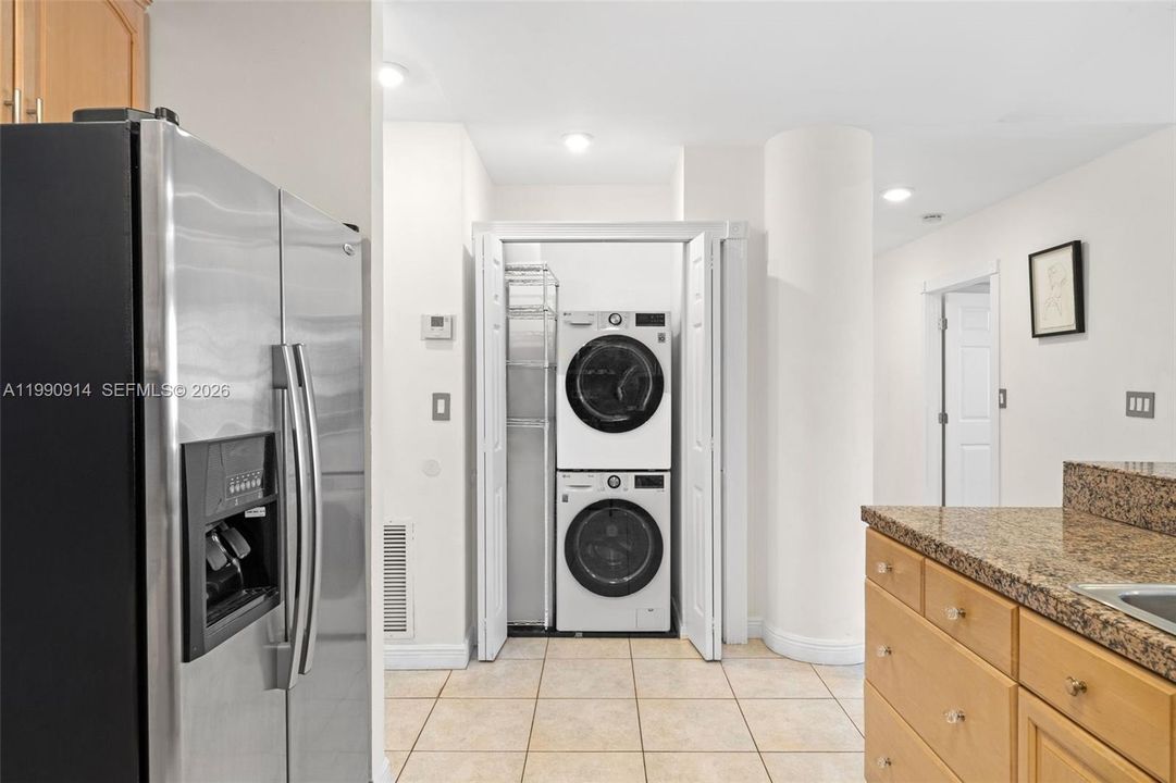 En Venta: $600,000 (2 camas, 2 baños, 1210 Pies cuadrados)