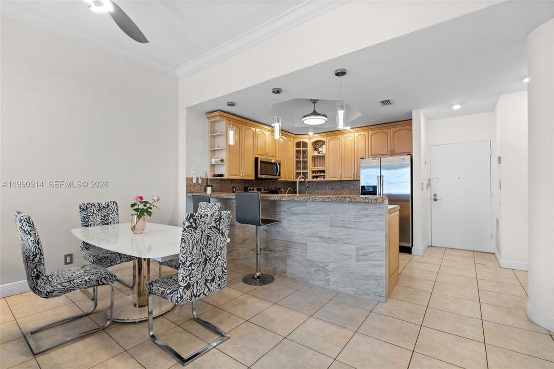 En Venta: $600,000 (2 camas, 2 baños, 1210 Pies cuadrados)