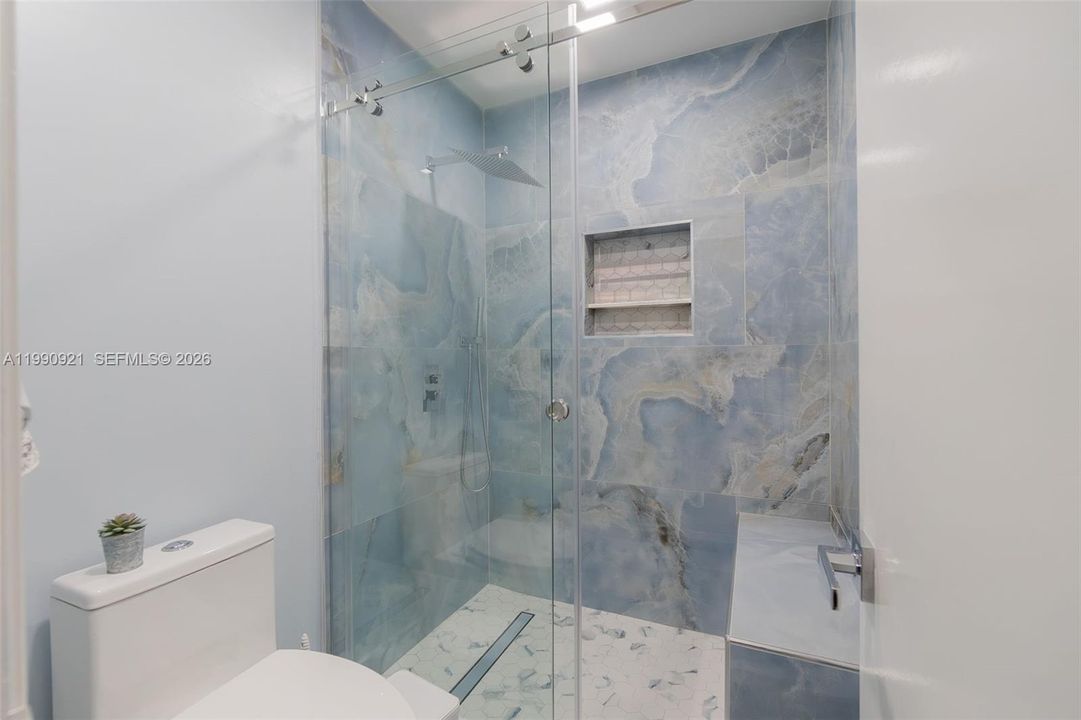 待售: $295,000 (2 贝兹, 2 浴室, 1167 平方英尺)