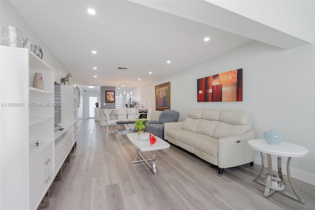 待售: $295,000 (2 贝兹, 2 浴室, 1167 平方英尺)