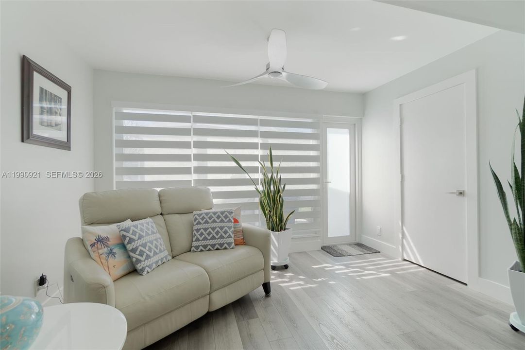 待售: $295,000 (2 贝兹, 2 浴室, 1167 平方英尺)